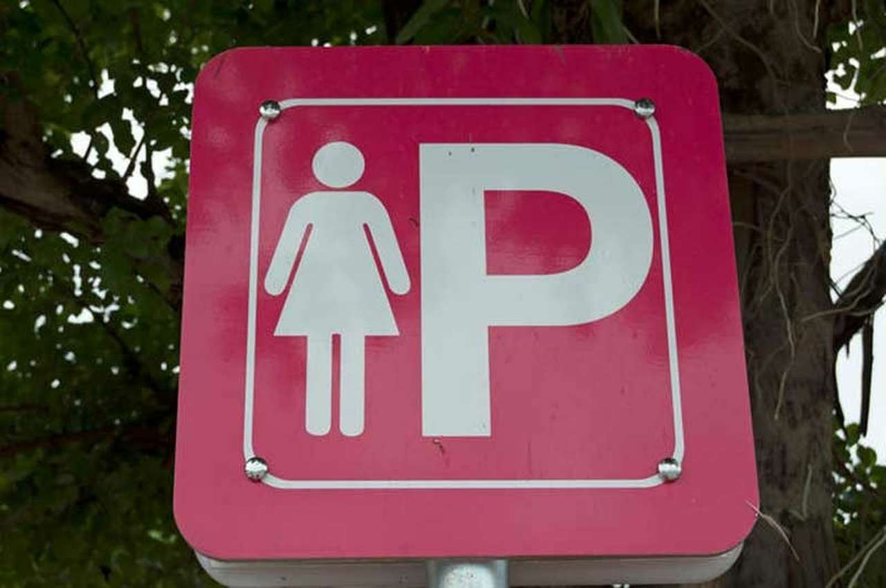 Феминисткам на заметку: в Дубае появились женские парковки