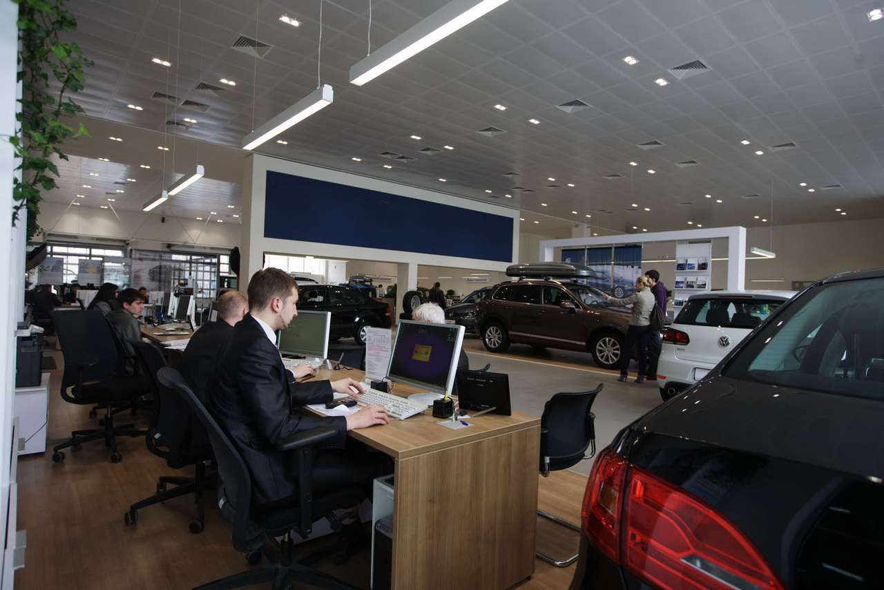 В России посчитали дилерские центры