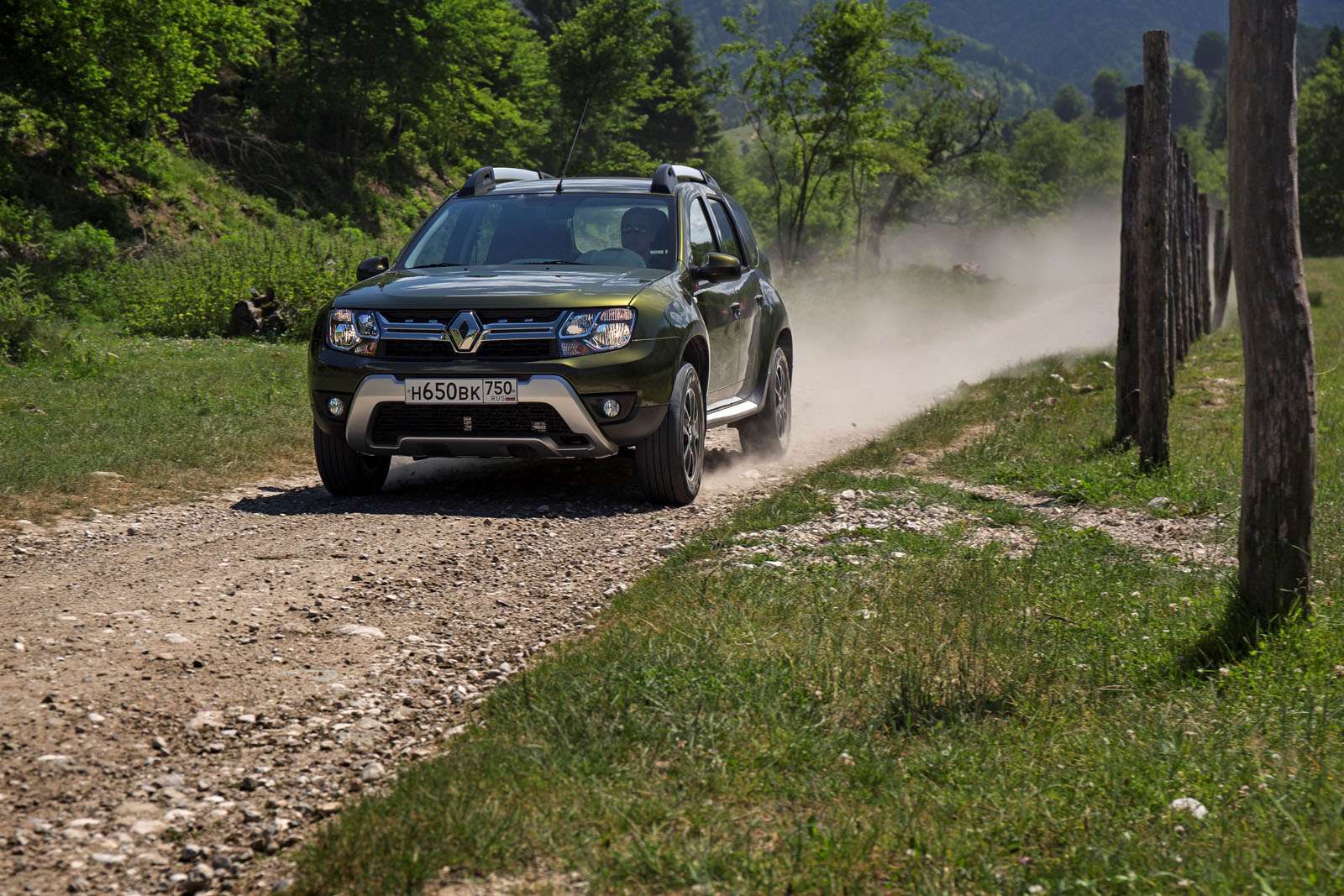 Renault Duster получил кнопку дистанционного запуска двигателя Start