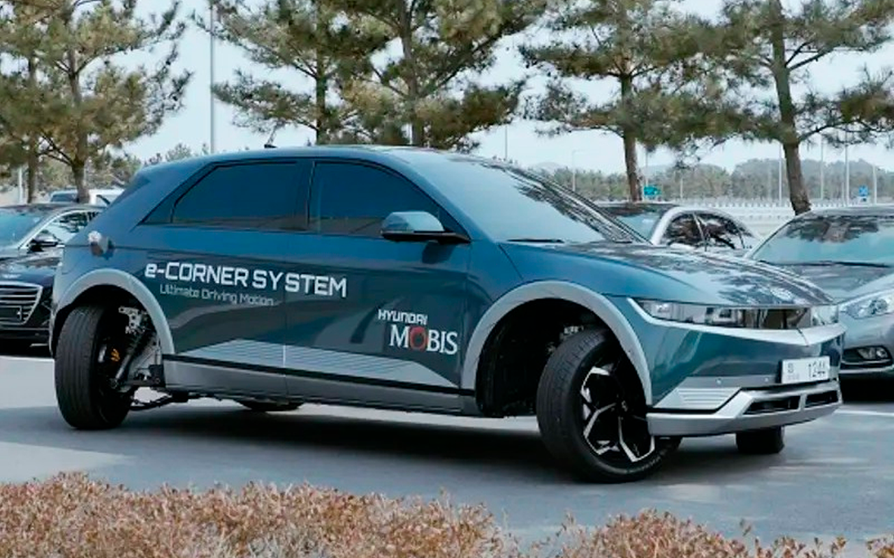 Hyundai научился ездить боком и разворачиваться на месте (ВИДЕО)
