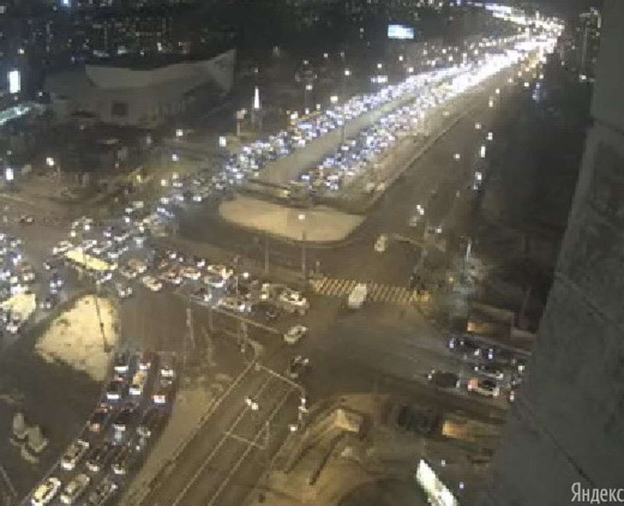 Сегодня Москва встала в пробках раньше обычного 