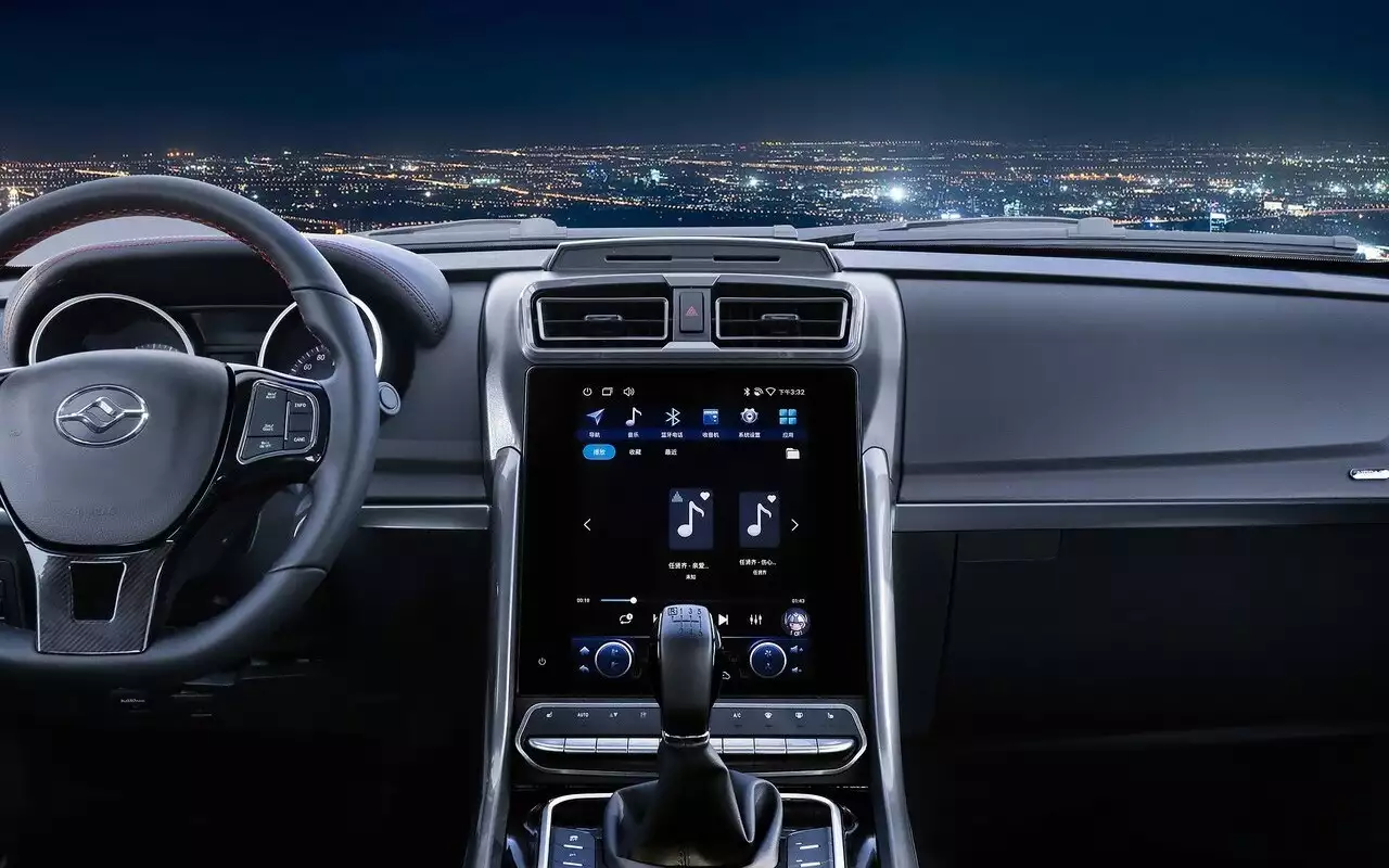 Интерьер Huanghai N7