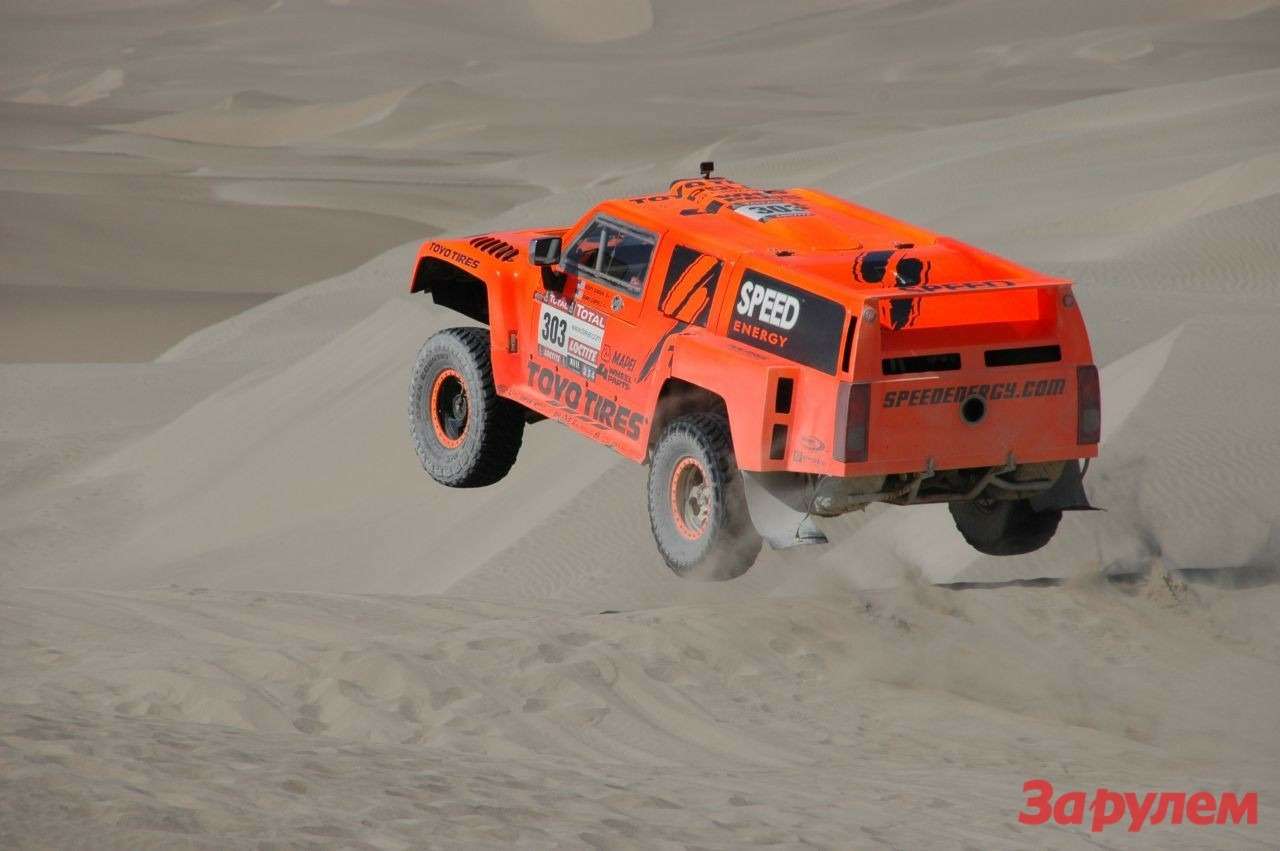 Американец Робби Гордон на заднеприводном прототипе Hummer отваливал на все деньги