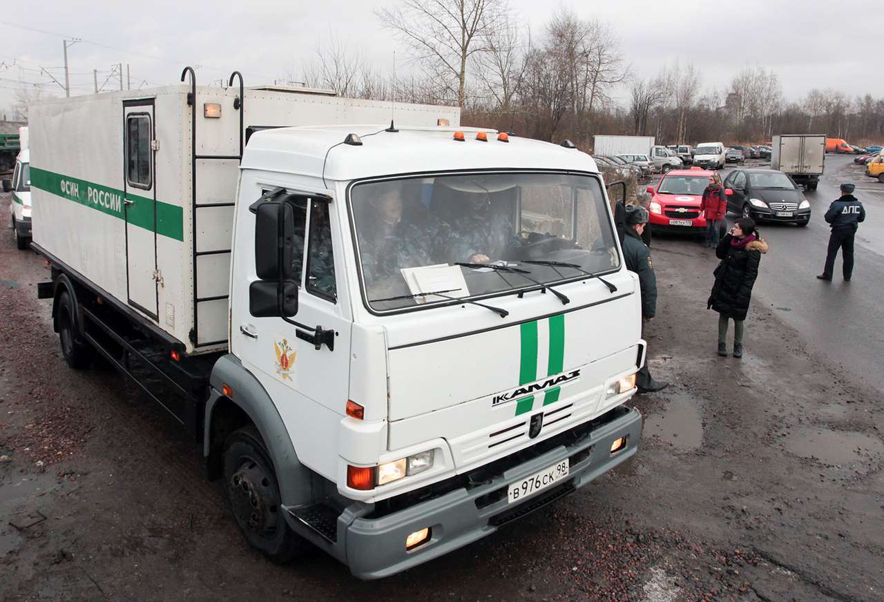 С мигалками и сиреной: преступников будут возить со спецсигналами