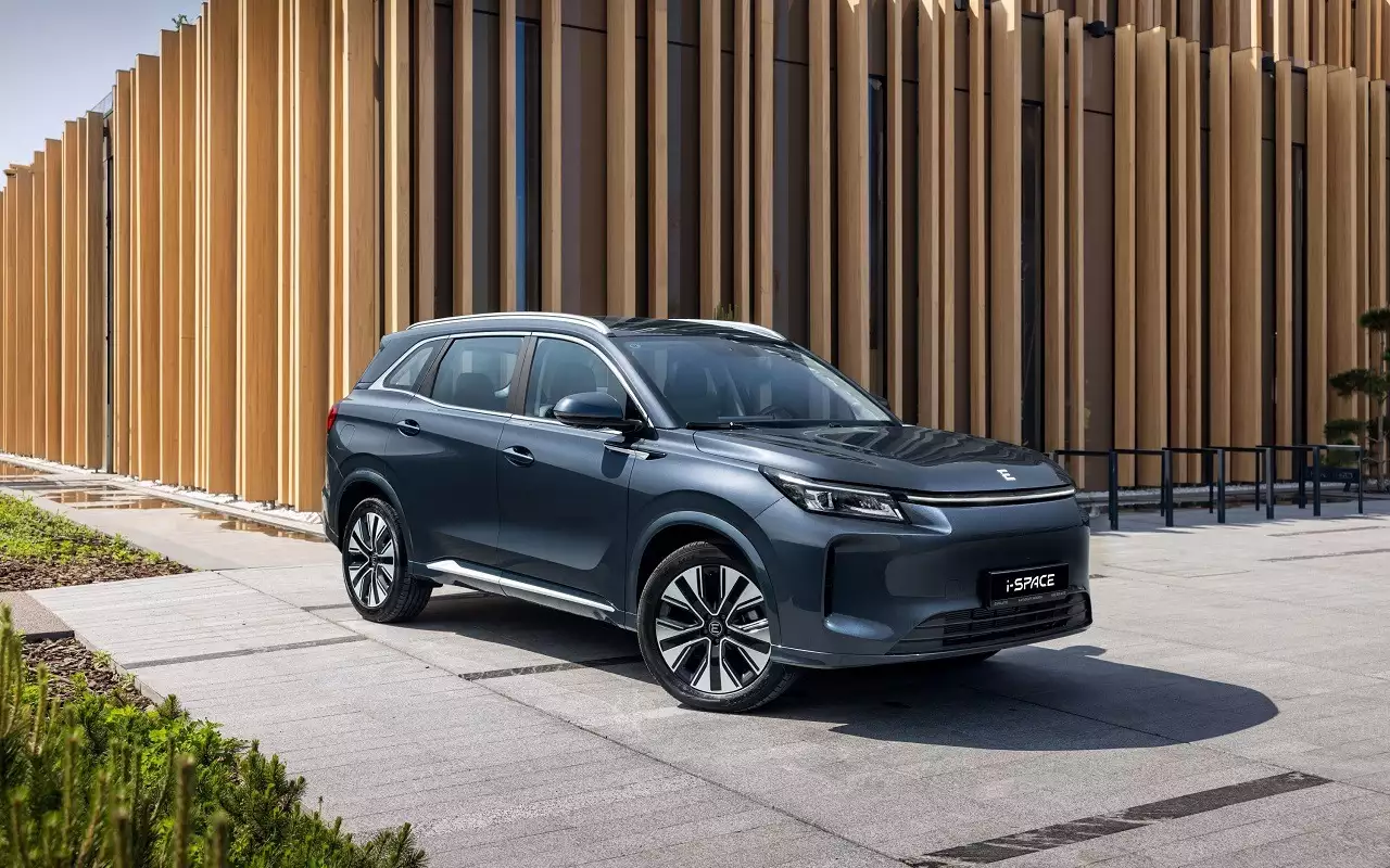 Запас хода 1250 км, мощность 218 л.с. — обновленный кроссовер нашей сборки!