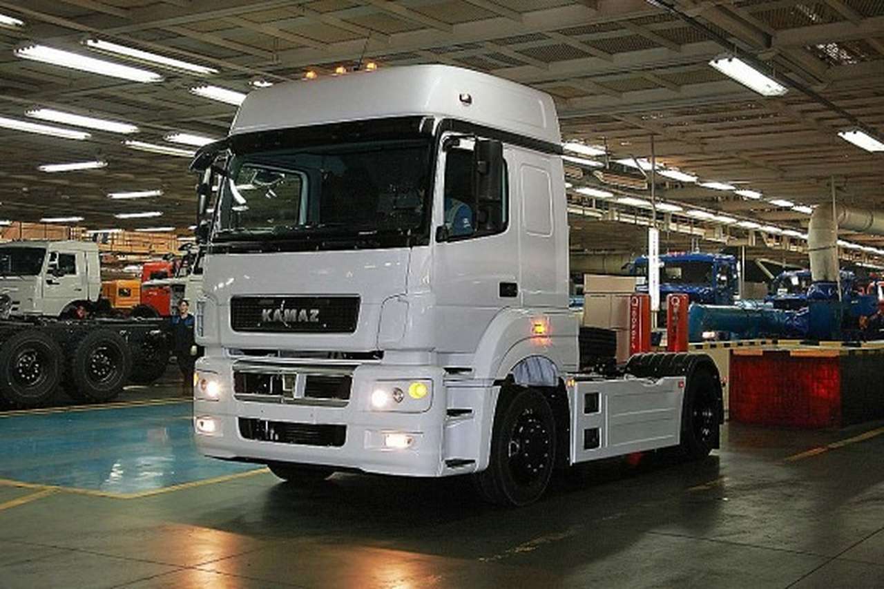 Новые тягачи КАМАЗ-5490 выйдут на дороги в 2013 году 