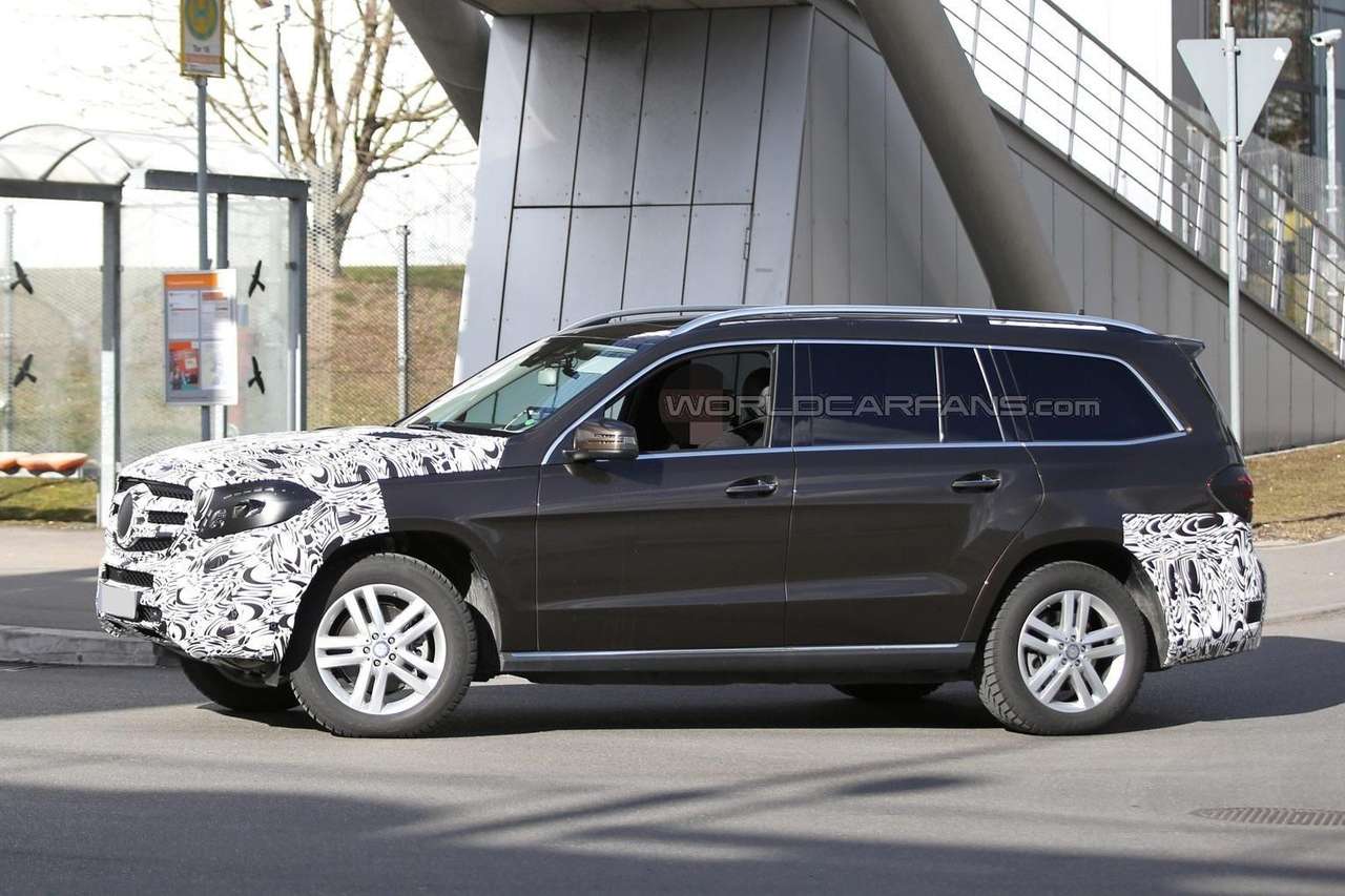 Обновленный Mercedes GL выйдет в удлиненном и «купейном» форматах