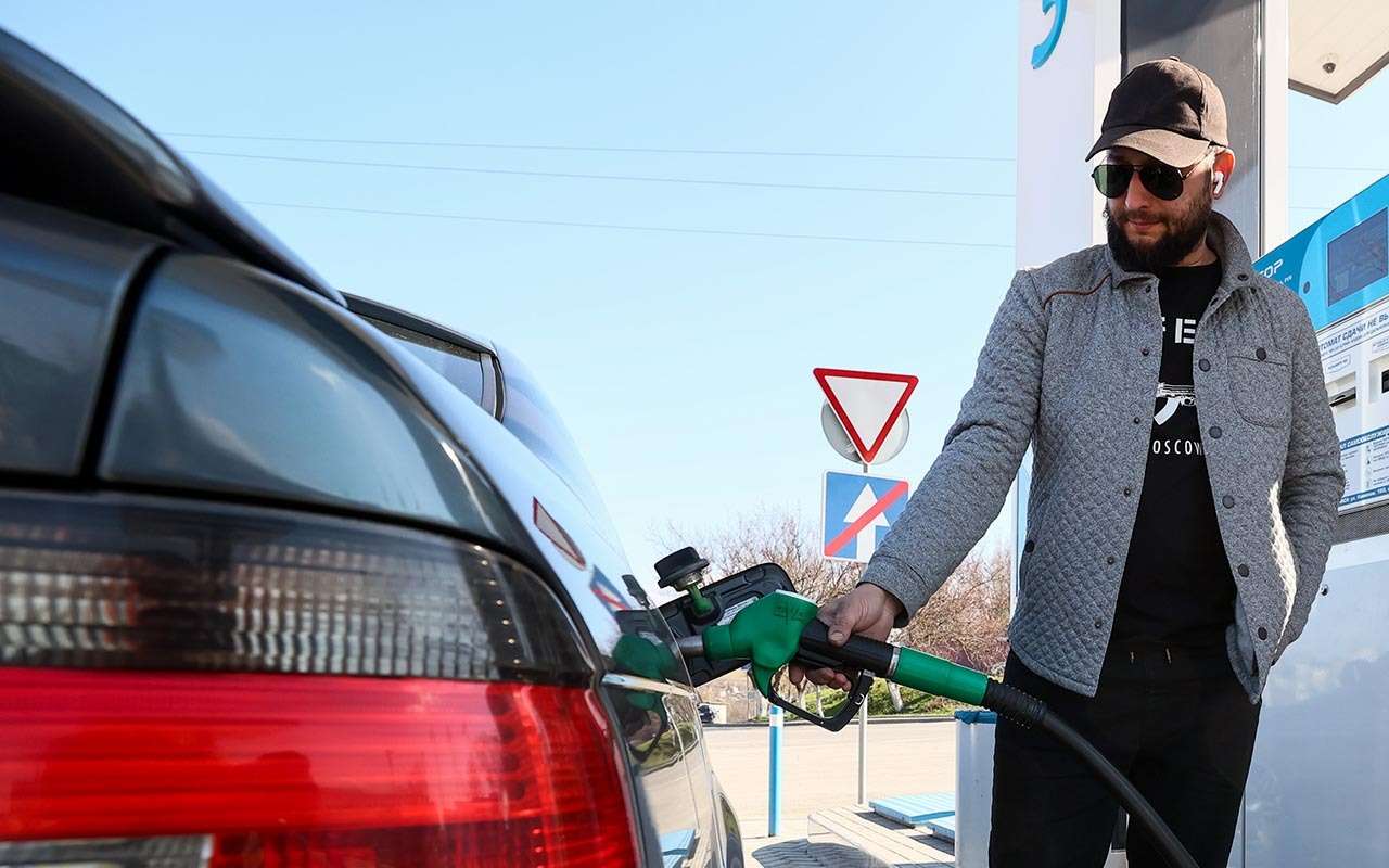 В России становится все больше нелегальных заправок