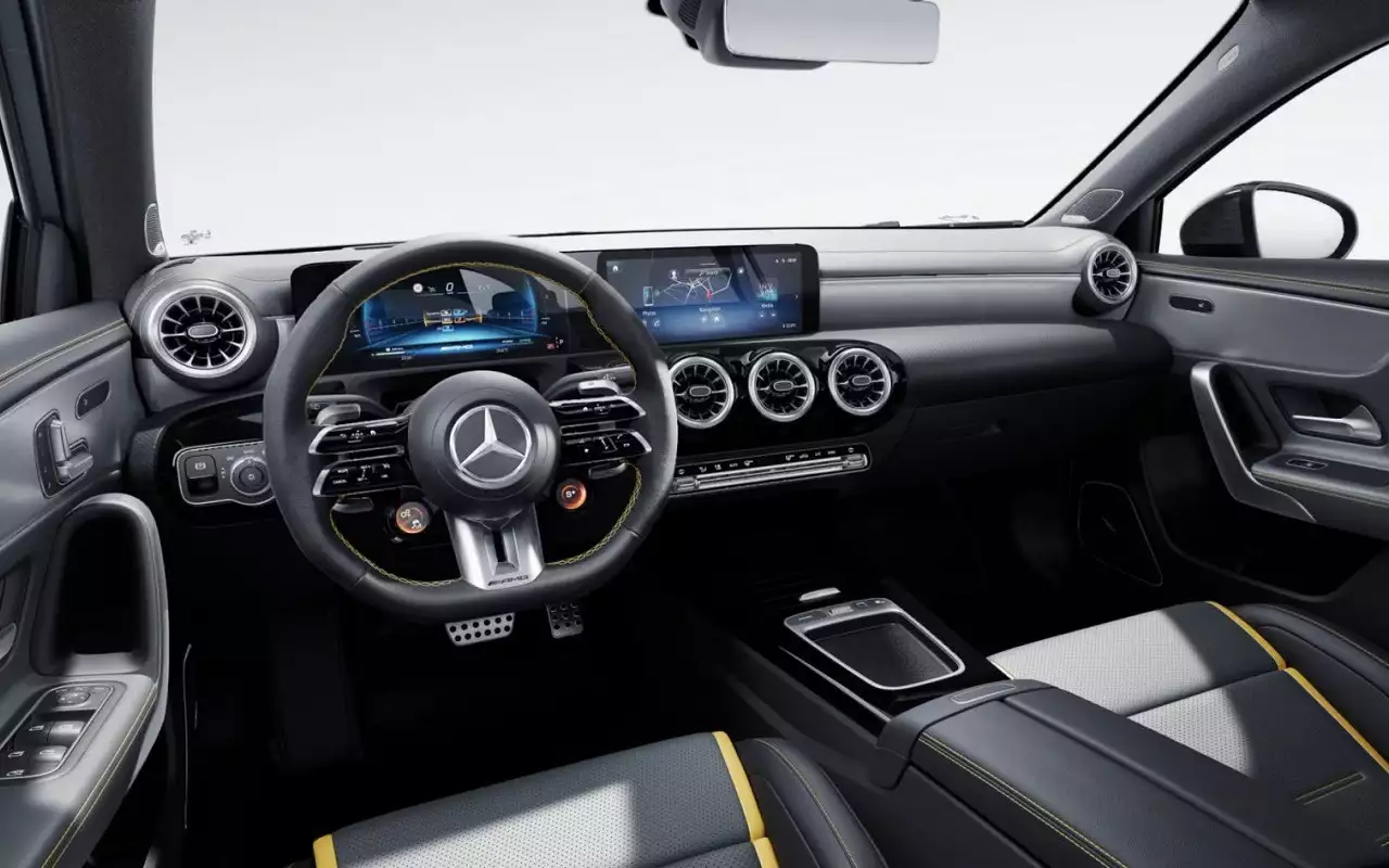 Интерьер Mercedes-Benz A-Класс AMG A 35