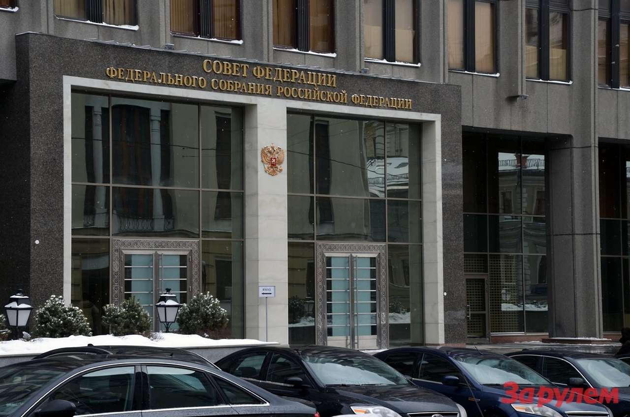Совфед предложил сенаторам деньги вместо личных авто