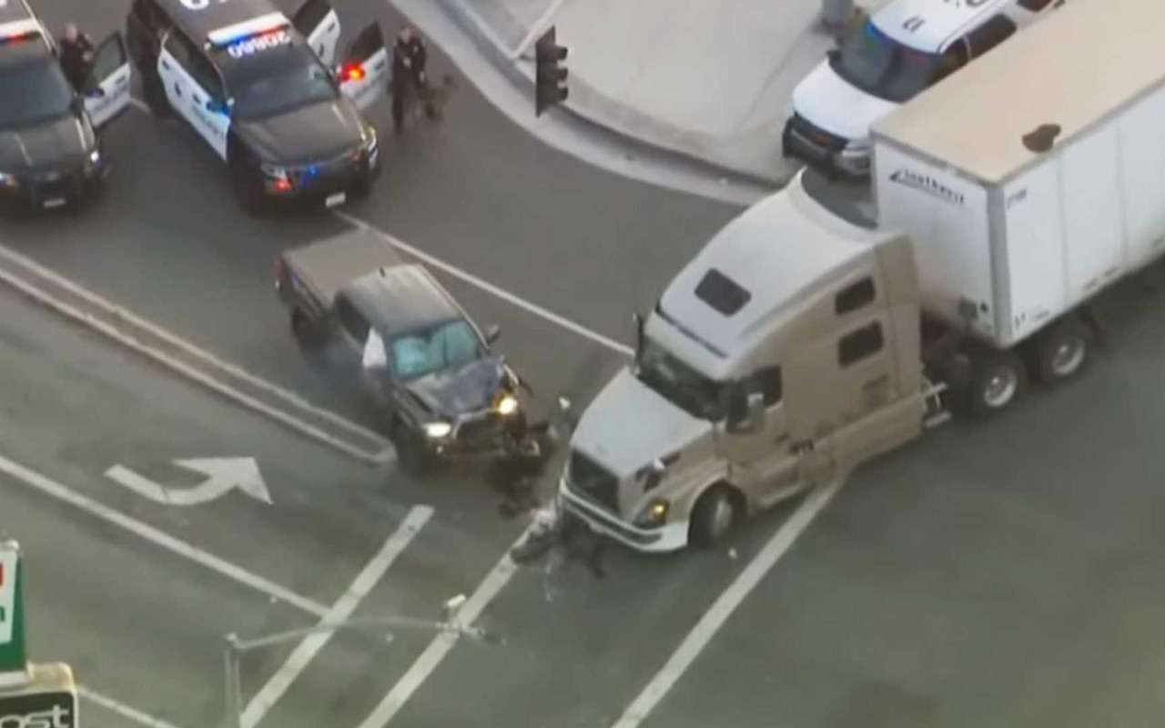 Водитель фуры помог полиции зажать в клещи преступника