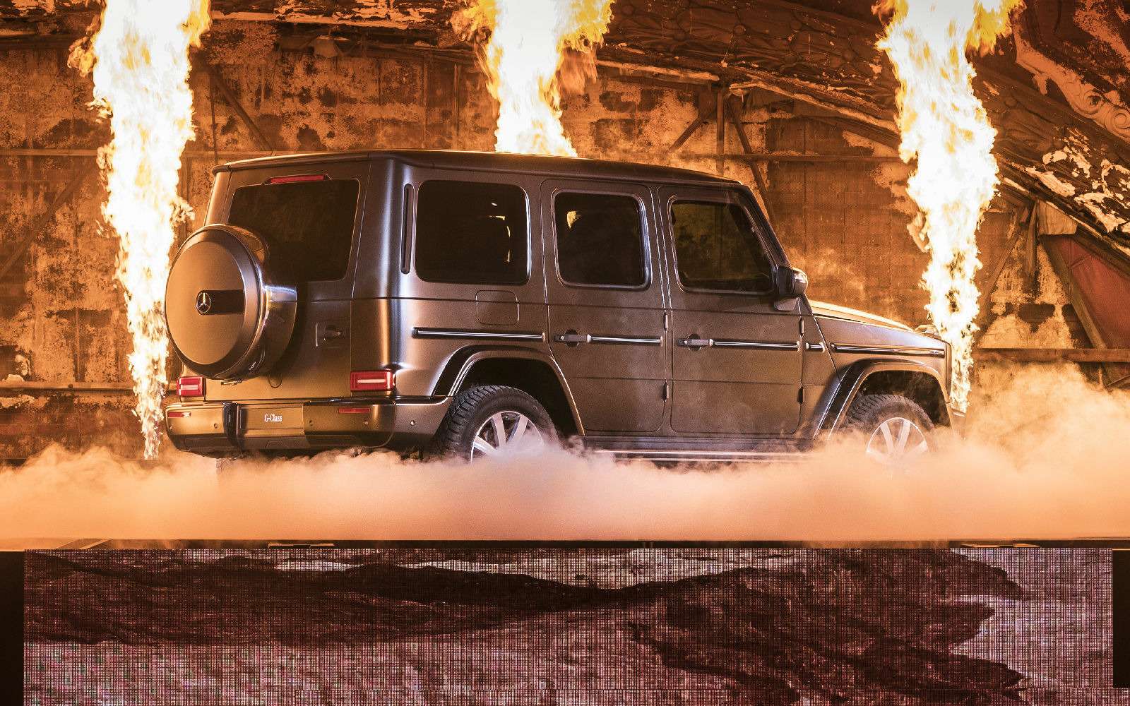 мерседес гелендваген дрифт. Mercedes g63 2015. гелендваген с дымом. гелендваген с дымом. гелик в заносе.