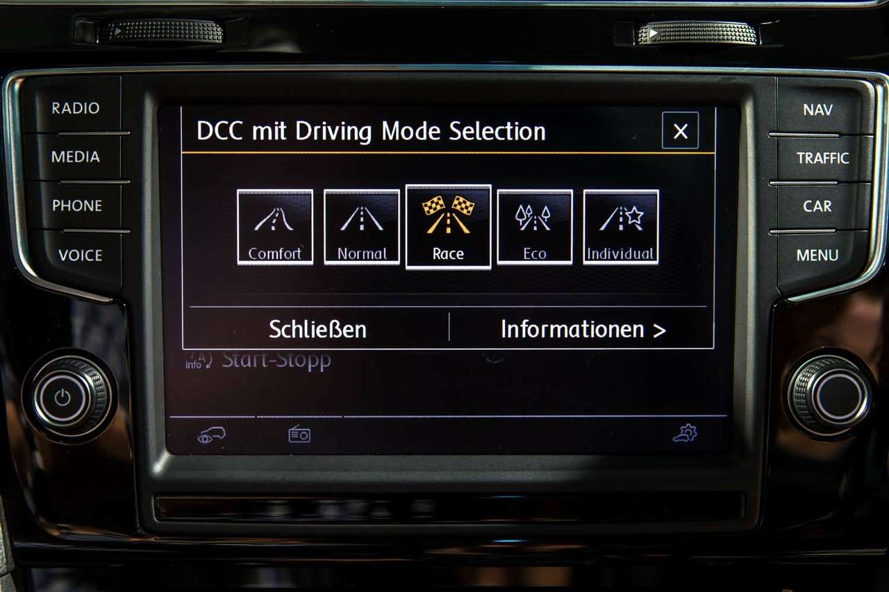 Volkswagen Golf R: предпремьерный показ 300-сильного хэтчбека