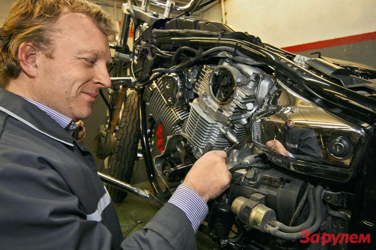 Помните: неправильно установленный или неисправный натяжитель может привести к капитальному ремонту двигателя! При регулировке зазоров обязательно выполняйте заводские рекомендации. Главное – метки, зазор, температура. Лучше сделать зазор чуть больше положенного, чем «зажать клапана».