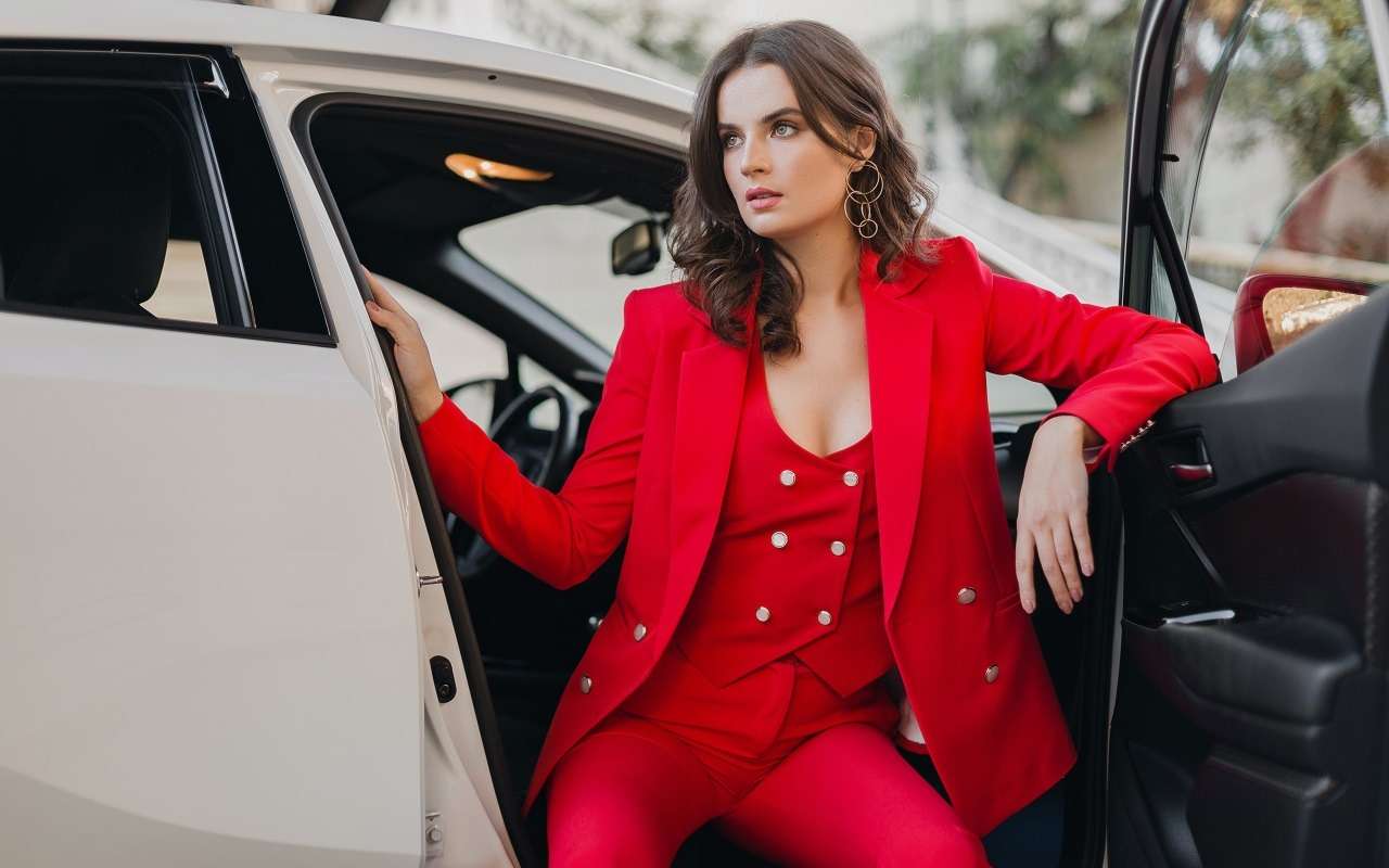 Названы самые продаваемые люксовые машины в России