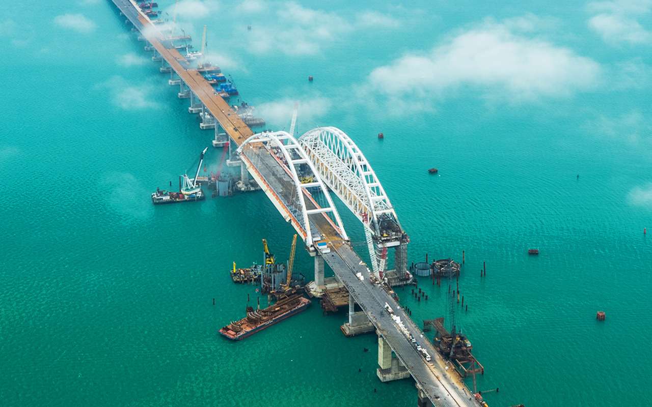 Путин посетит Крым и мост