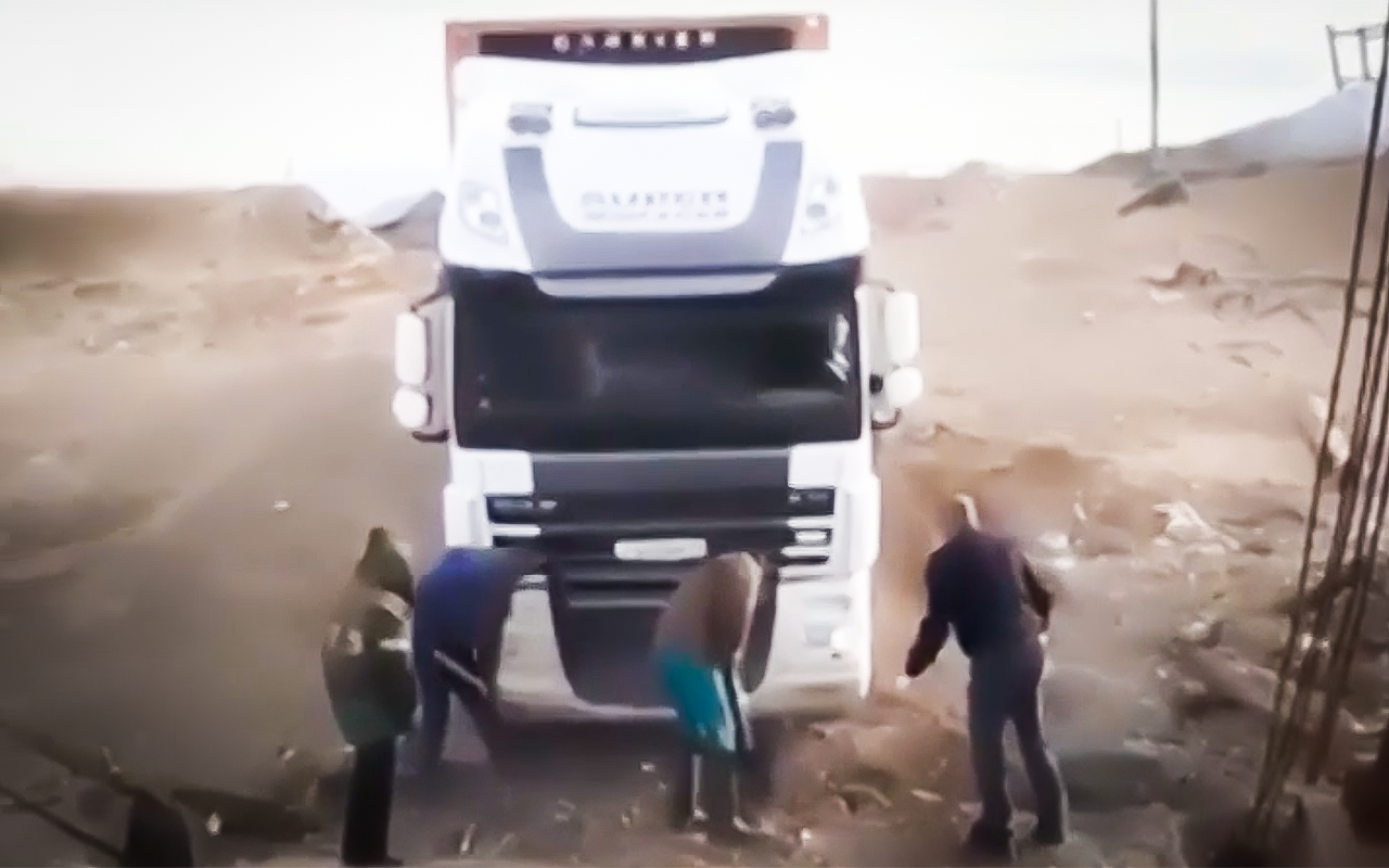 Заедет или нет? Невероятный квест с паромом (видео)