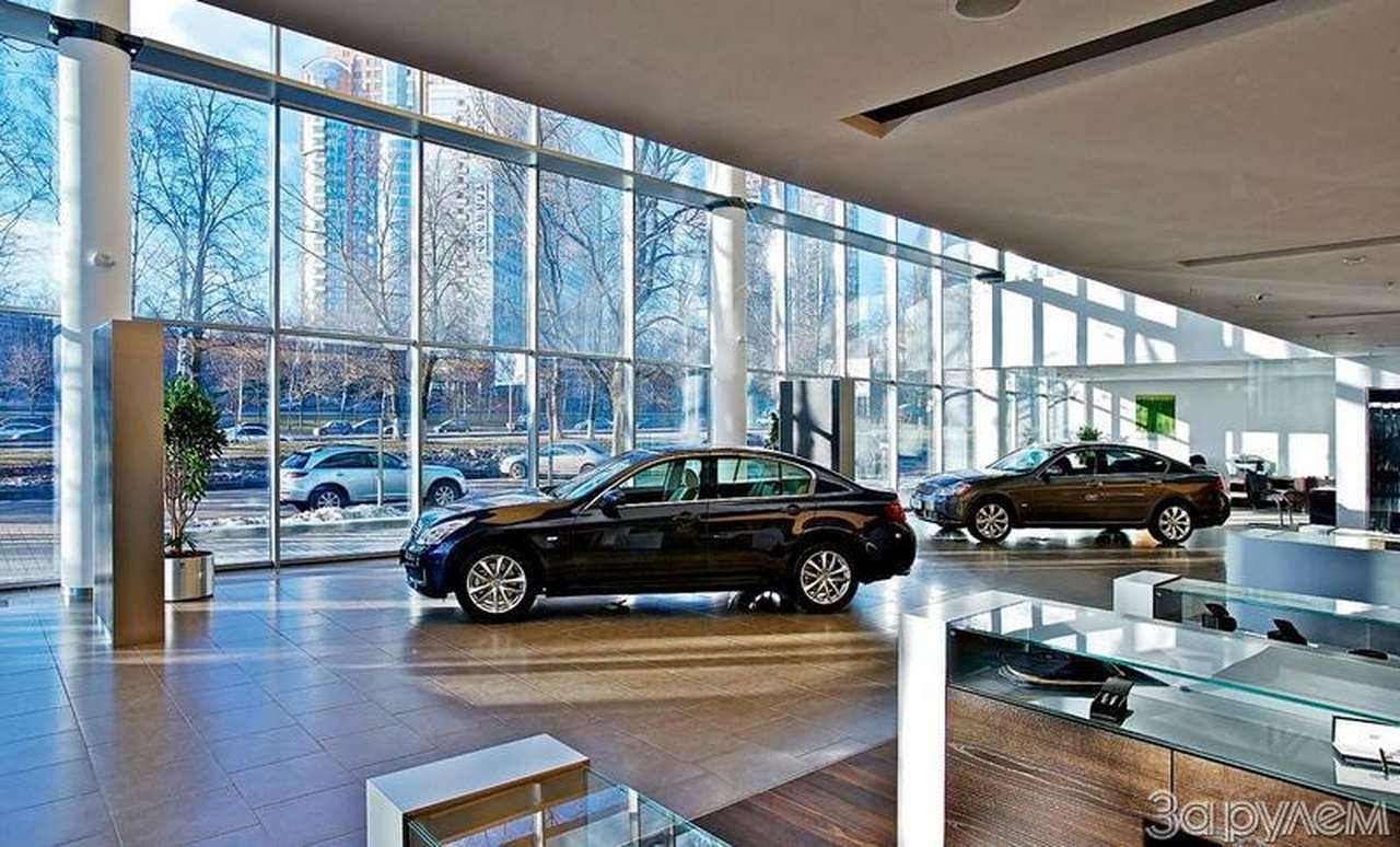 «Инфинити» стал белым