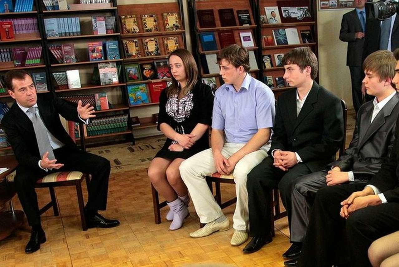 Медведев на встрече с учащимися профтехучилищ