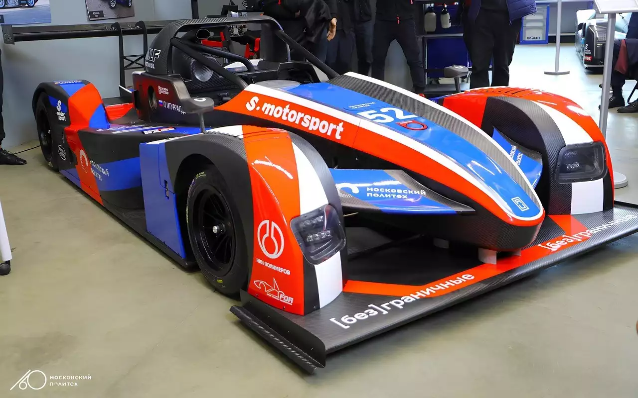 Большая часть деталей нового гибридного гоночного спорткара сделана в России