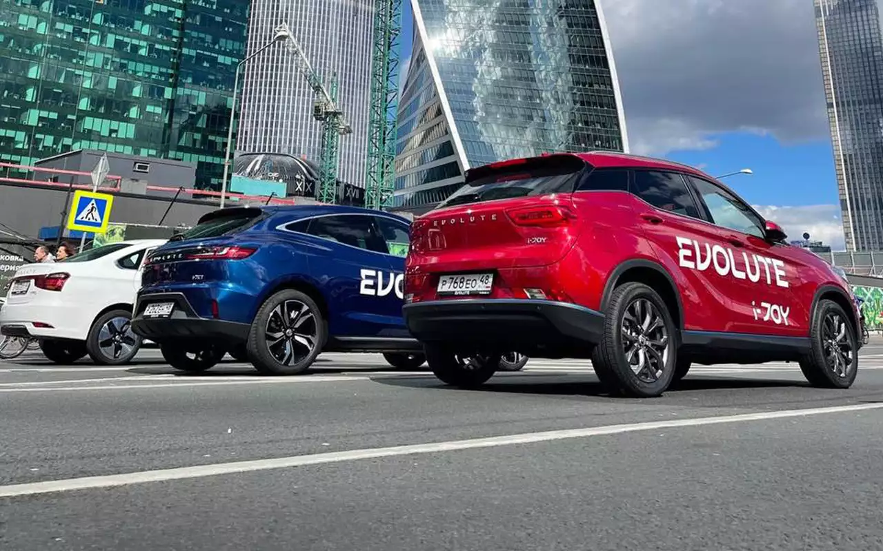 Evolute показала три новых российских автомобиля