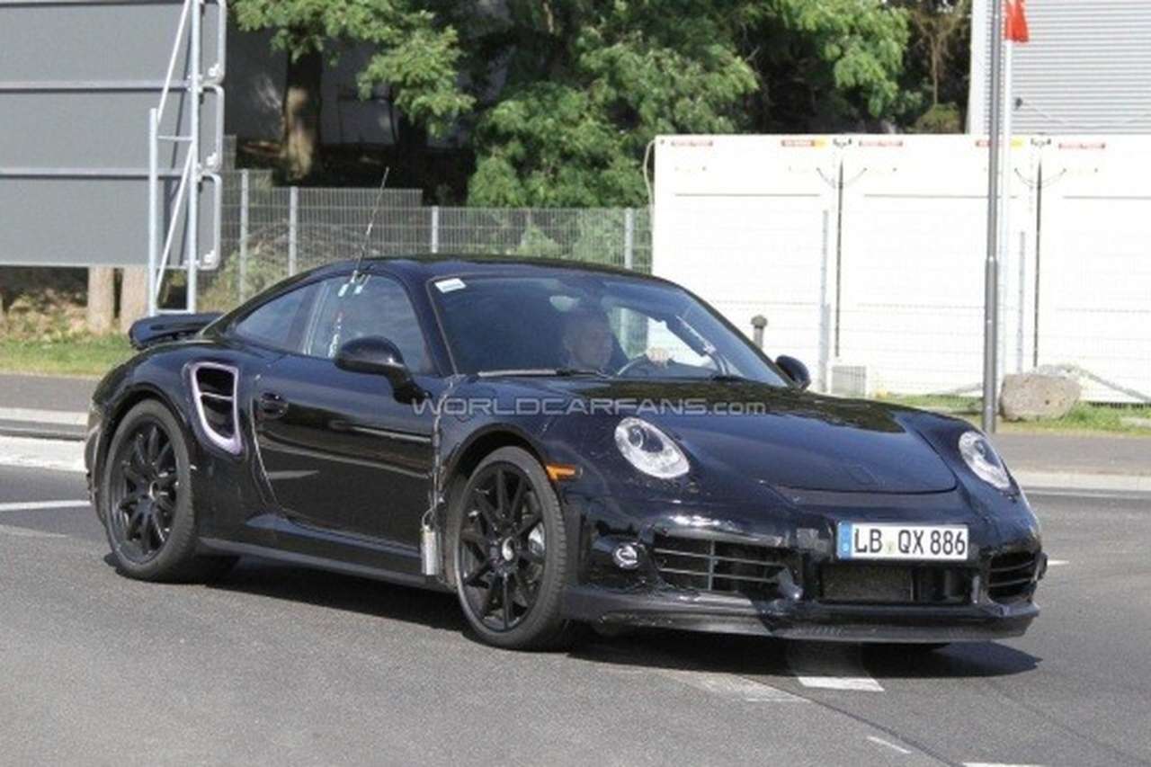 Новый Porsche 911 Turbo получит мотор с тремя турбинами