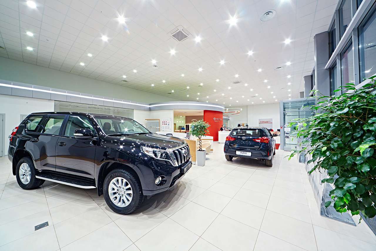 Рынок новых SUV в России в октябре просел в два раза