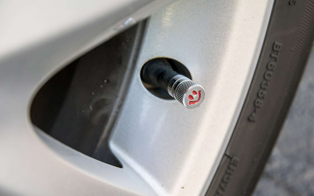 Вы часто проверяете давление в шинах? 40% водителей — редко