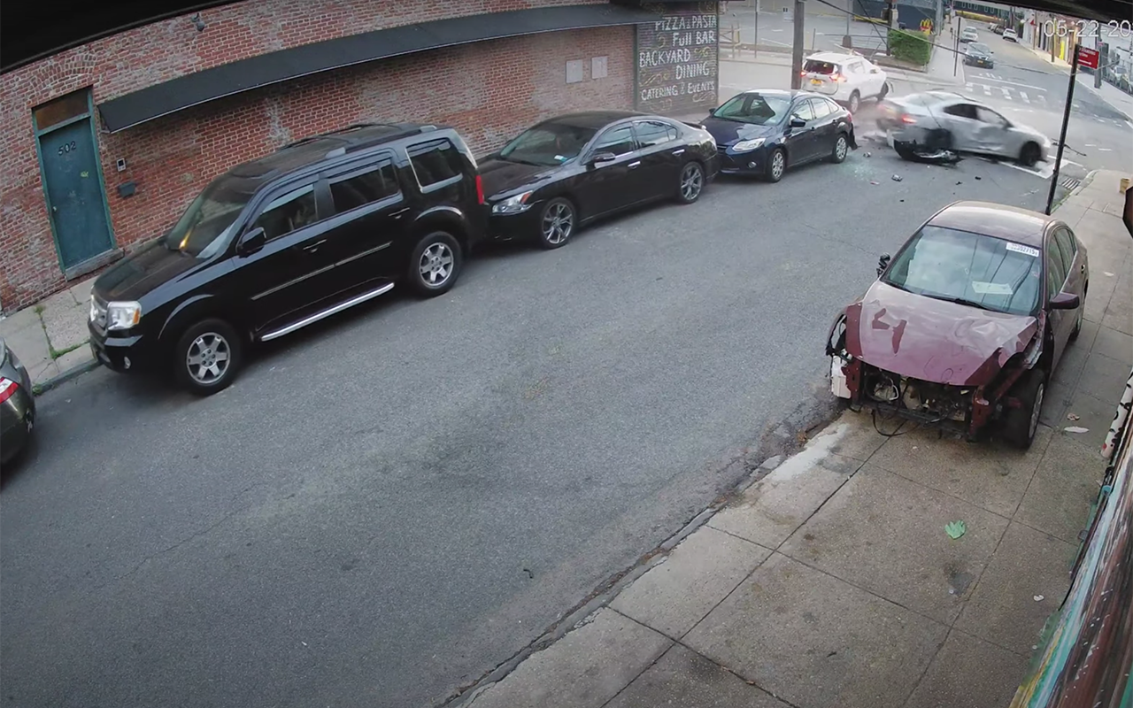 В ДТП-«паровозик» попали припаркованные машины – так тоже бывает