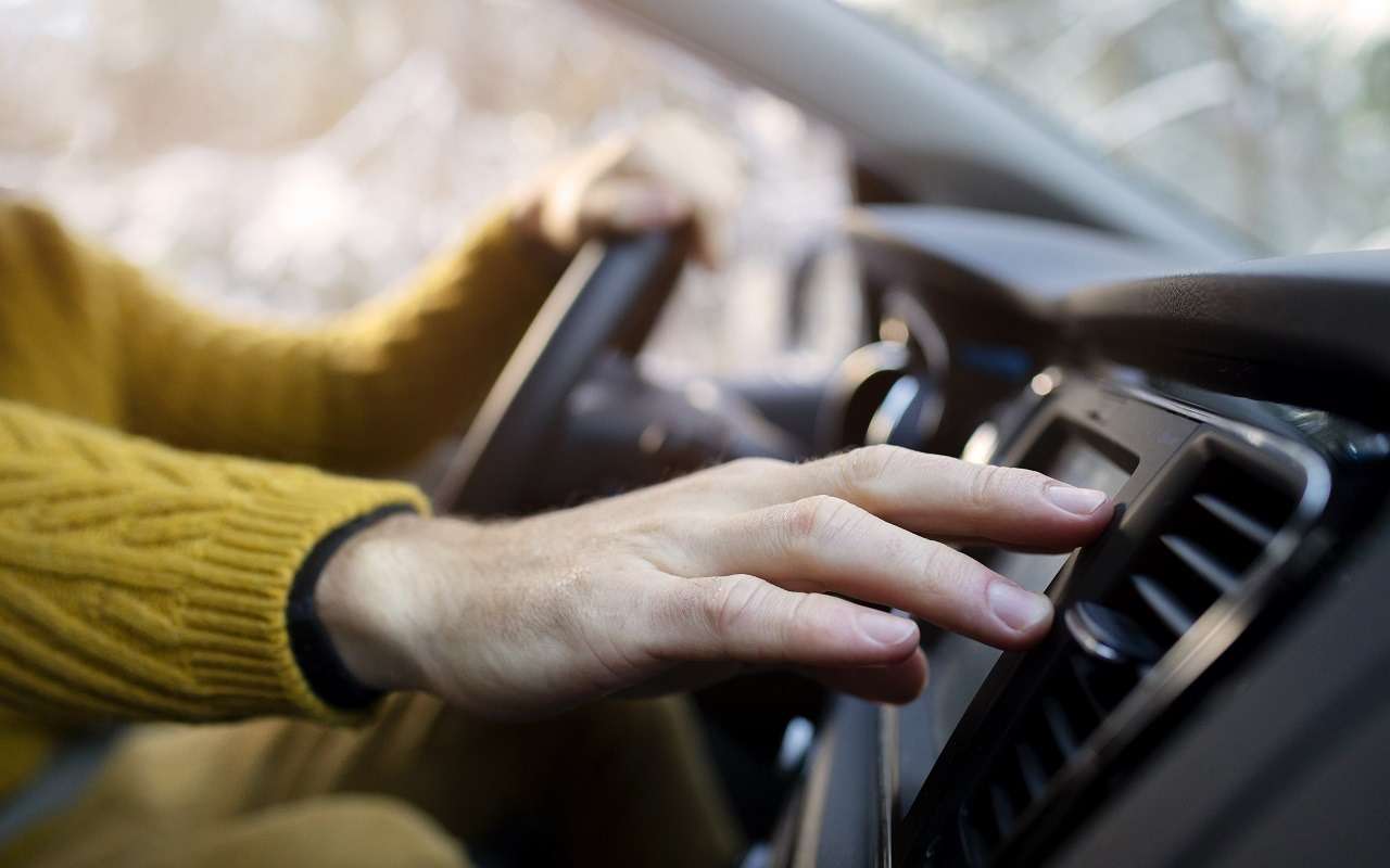 Не просто дискомфорт, а угроза здоровью: чем опасен плохой запах из кондиционера