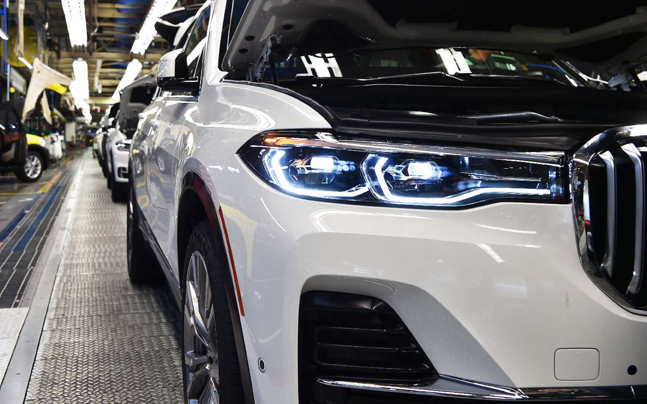 BMW X7 встал на конвейер (но купить его пока нельзя)