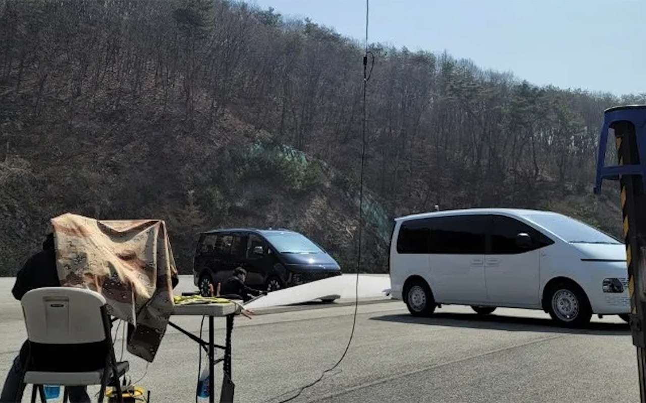 Минивэн Hyundai Staria впервые выехал на тесты