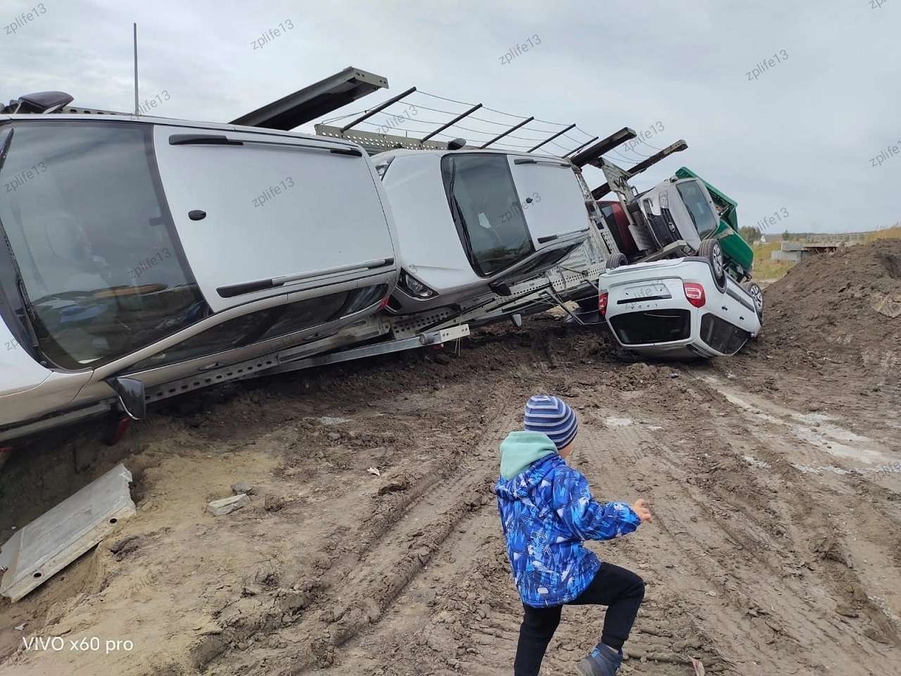 Груженый автовоз попал в дтп с легковым автомобилем после этого попытался скрыться