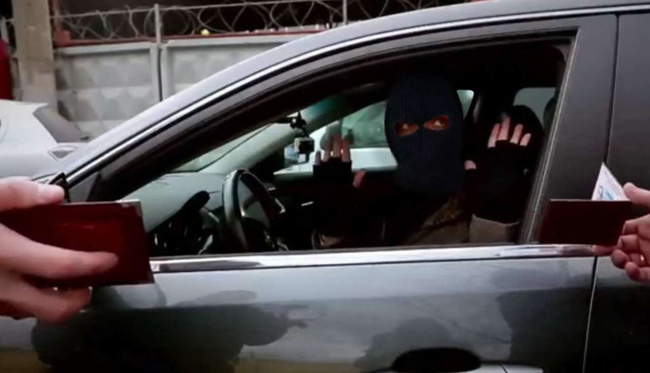 Советы экспертов, как провести праздники и не стать жертвой автоворов