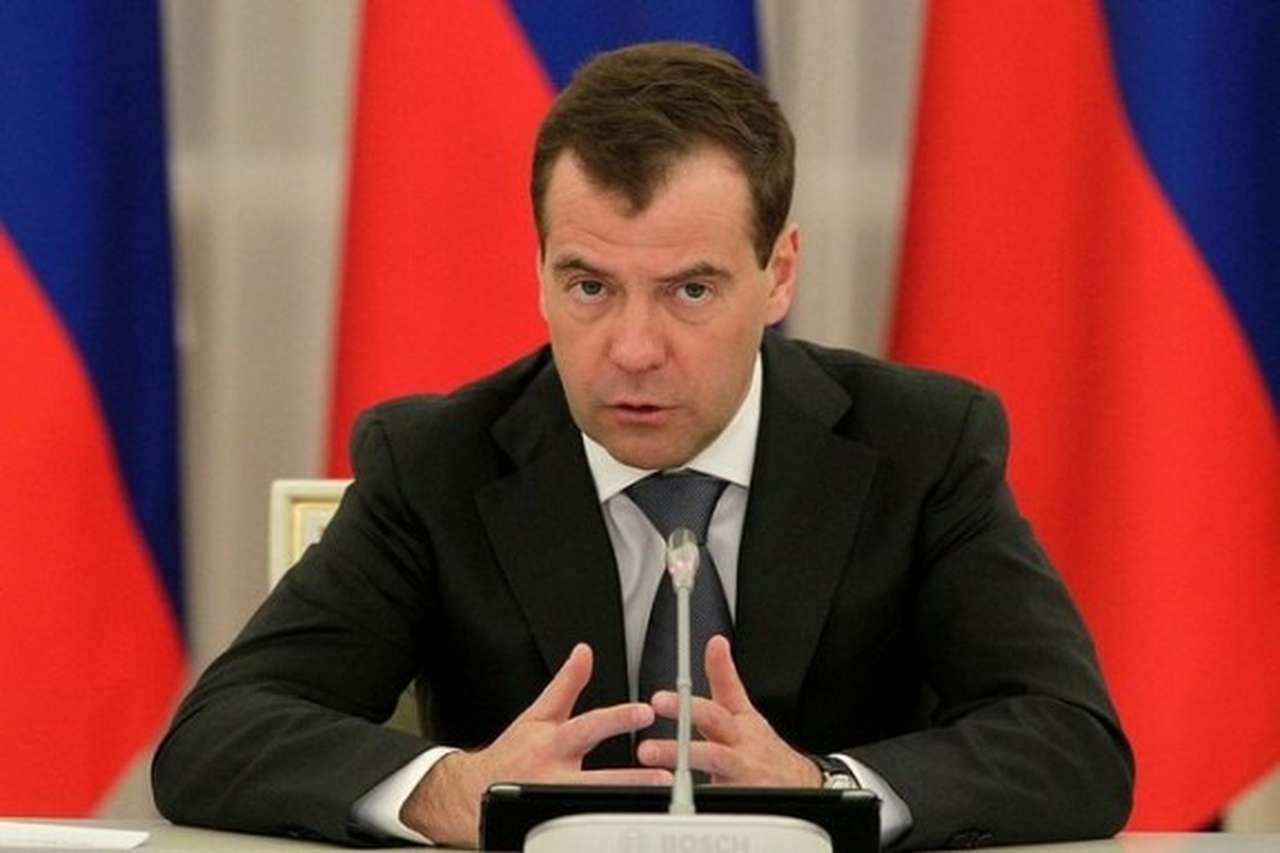 Премьер-министр РФ опроверг слухи о запрете праворульных машин