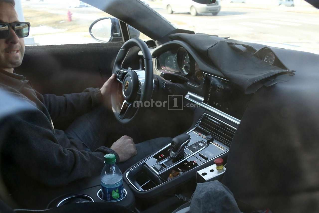 Интерьер новой Porsche Panamera: нам не на что больше жать