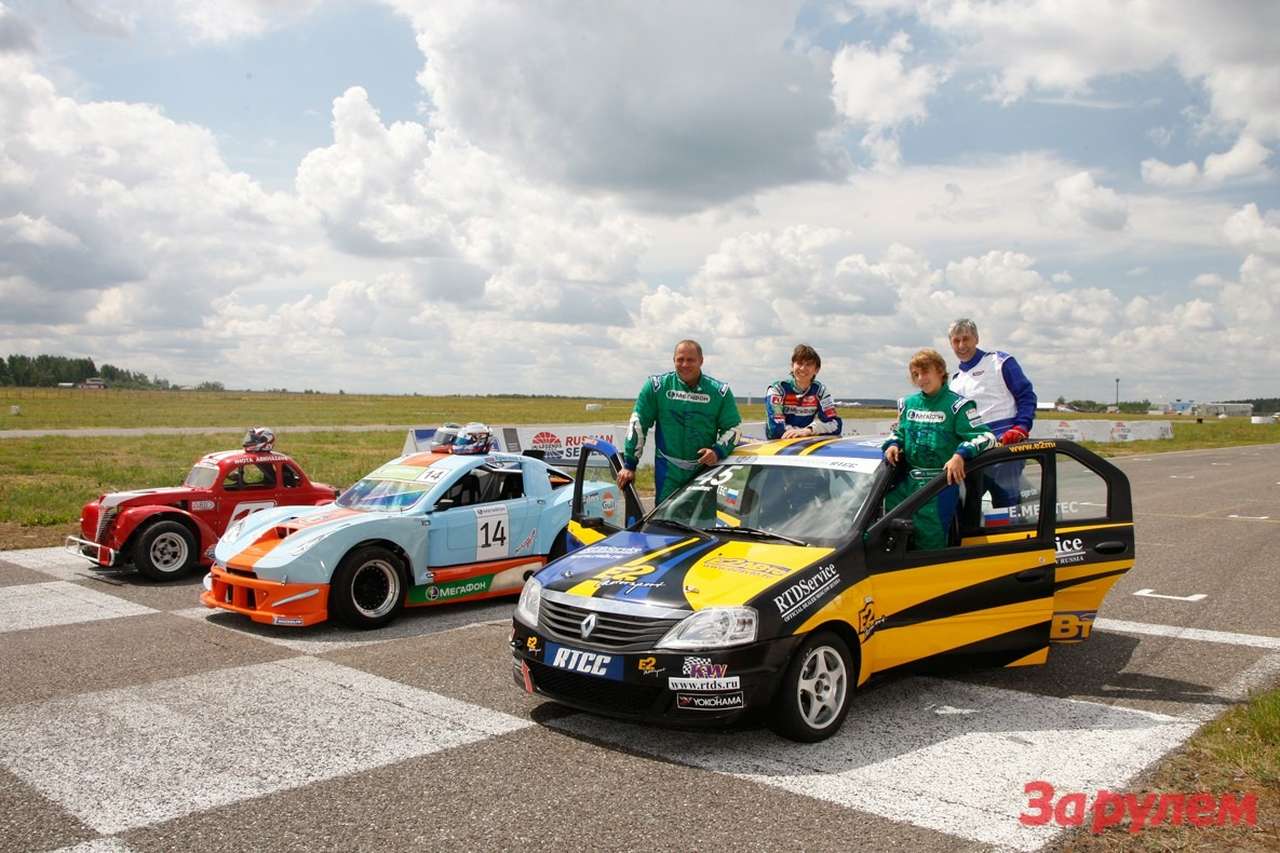 Отцы и дети: на переднем плане Сергей и Никита Злобины, на заднем – Александр и Вадим Крючковы.