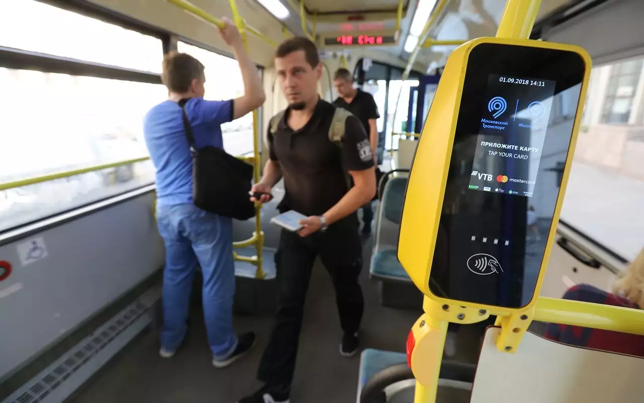 Безбилетник проведет в тюрьме 1,5 года за нападение на контролера