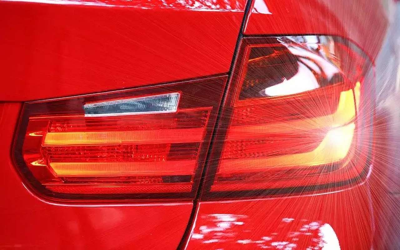 На страже ПДД: пешеход избил женщину-водителя за невключенный поворотник