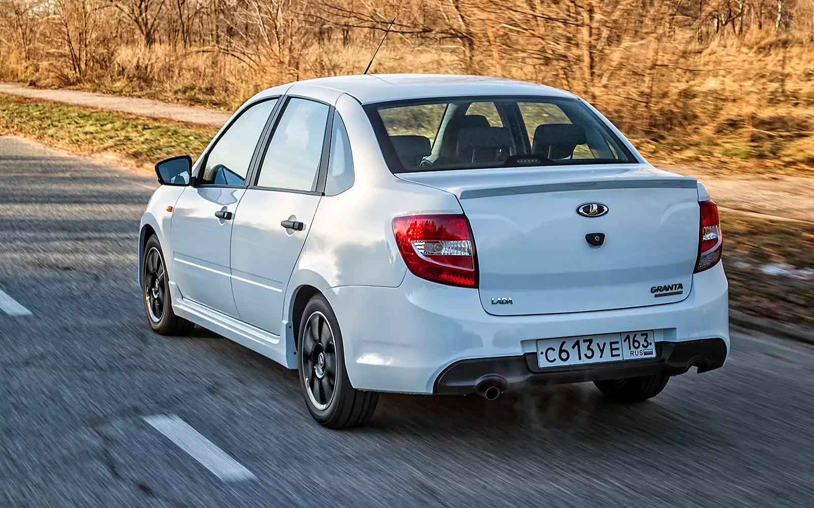 Чем отличается гранта. Лада Гранта Drive Active. Lada Granta Drive Active белая. Lada Granta Active. Лада Гранта спорт драйв Актив.