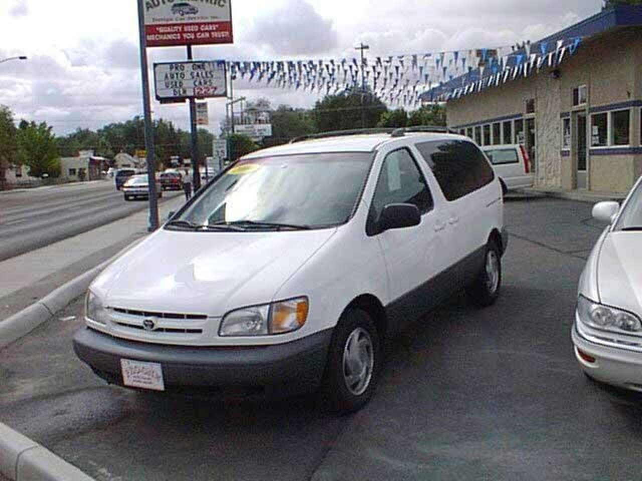 Toyota отзывает 34 тысячи минивэнов Sienna