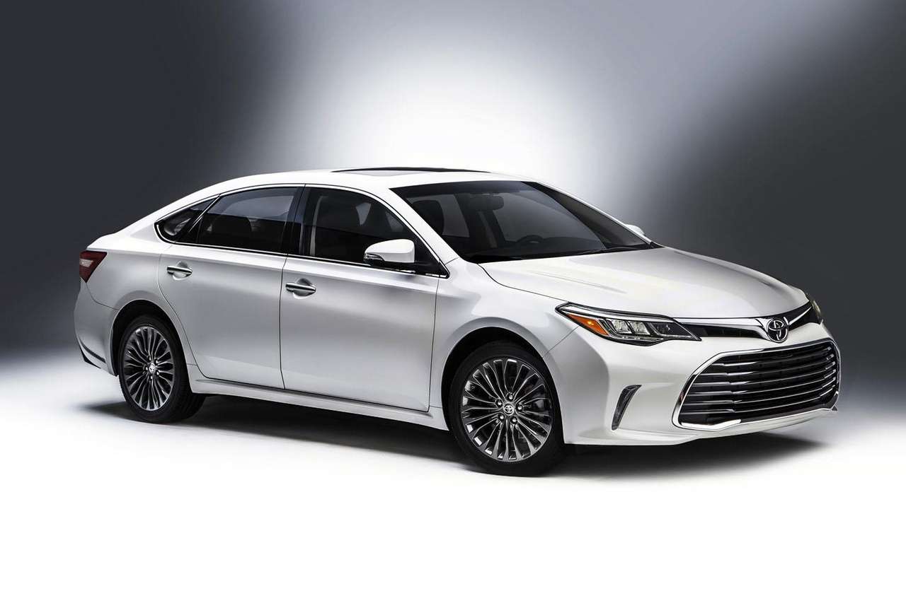 Toyota выставила в Чикаго обновленный седан Avalon