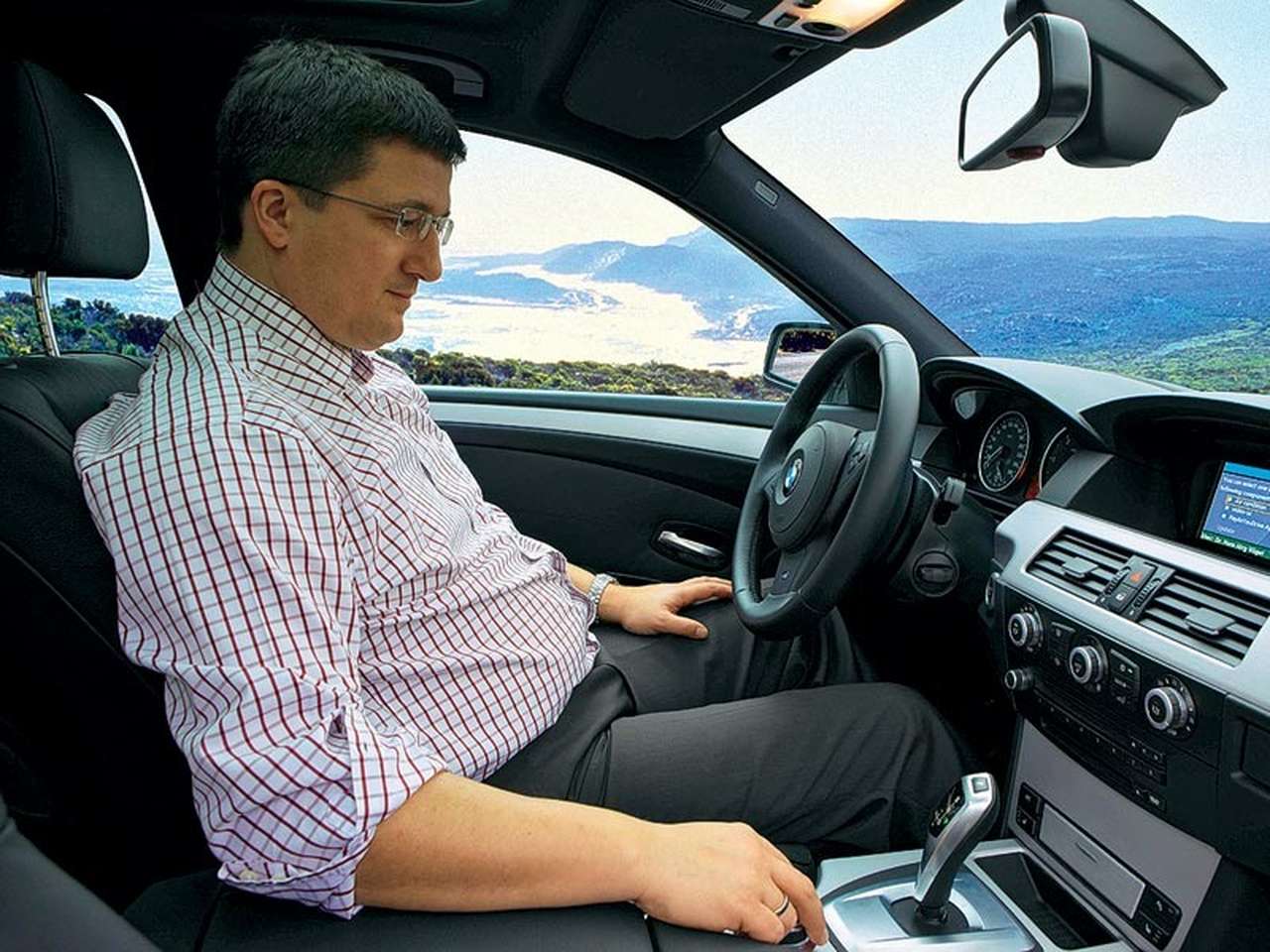 Этот водитель как раз получил сообщение о доступных обновлениях.