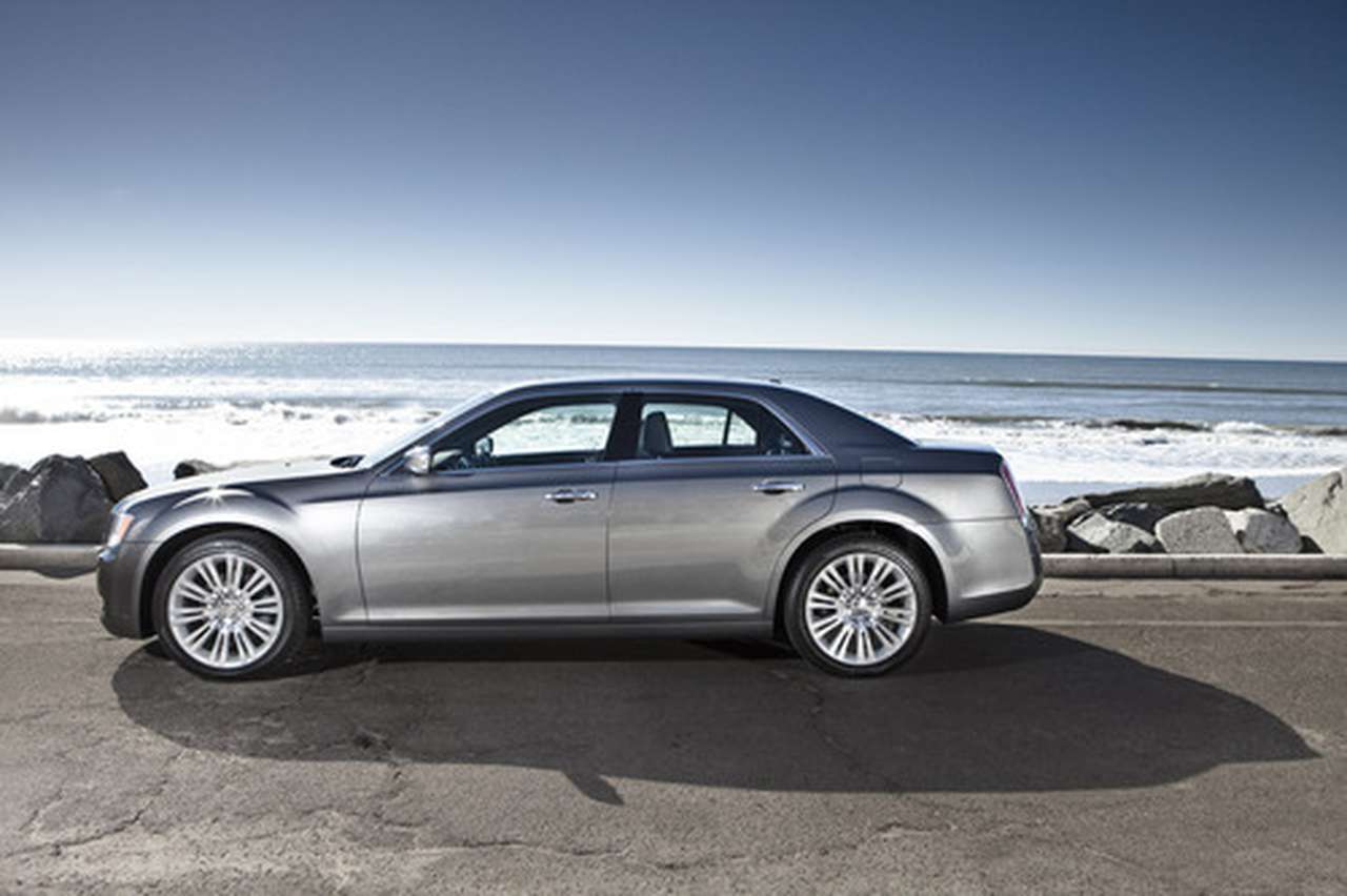 Chrysler начал продажи 300C с новым «автоматом»