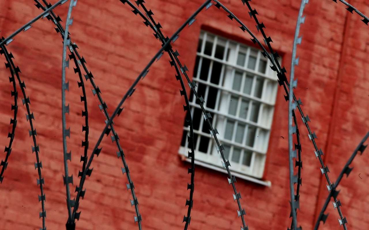 Гаишник хотел за взятку починить машину. Осужден на 4,5 года