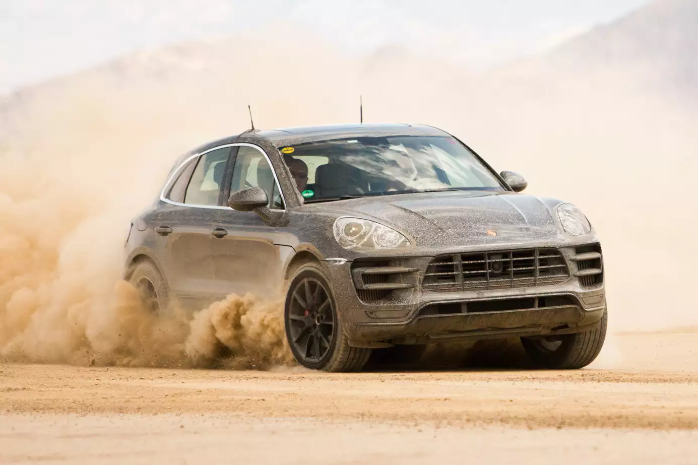 Макан клипы. Porsche Macan. Porsche Macan off Road. Порше Макан в дрифте. Порше Макан 2015.