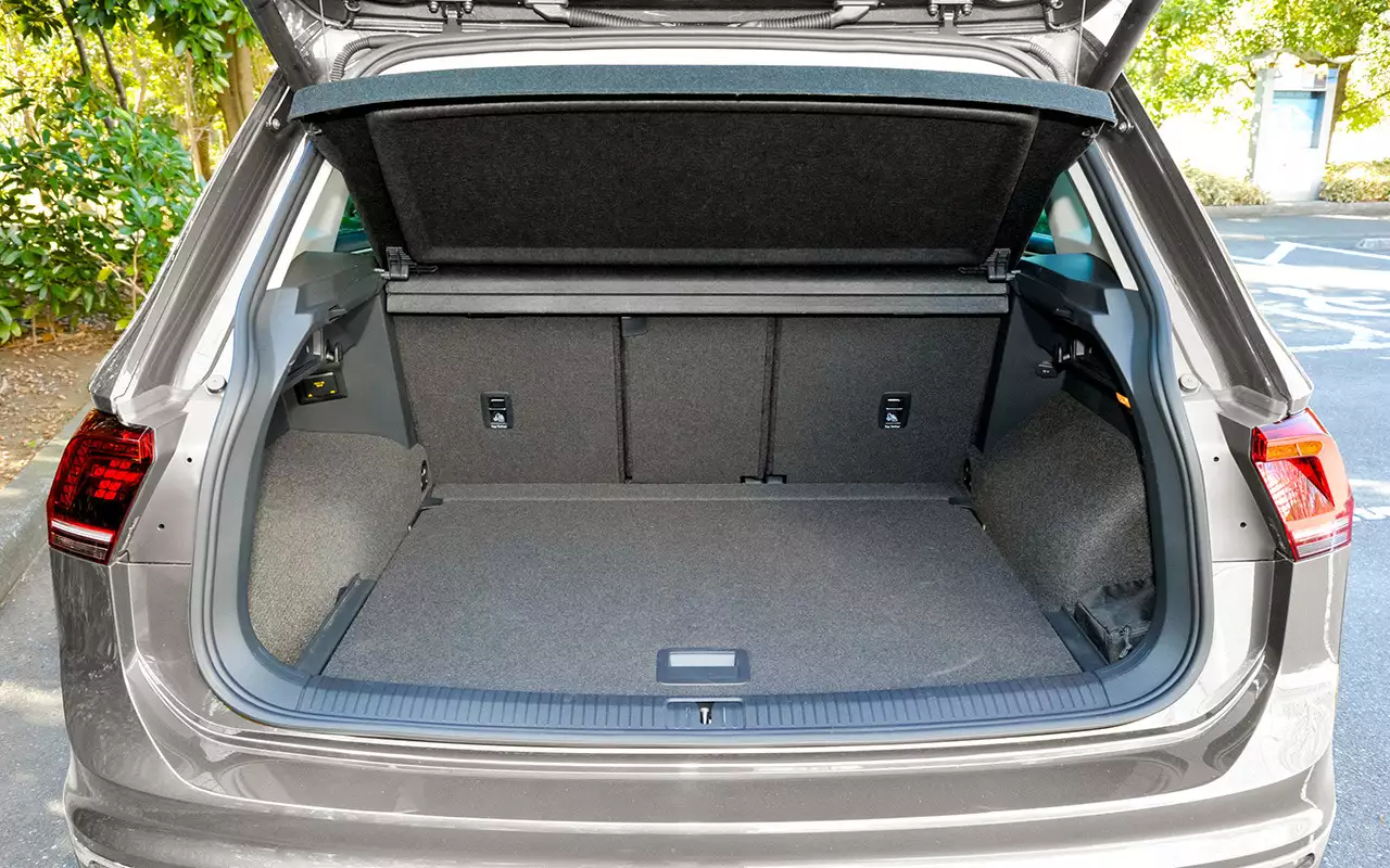 По части компоновки Volkswagen — явно один из мировых лидеров. Для кроссовера длиной менее 4,5 м багажник объемом свыше 600 л – выдающийся результат.