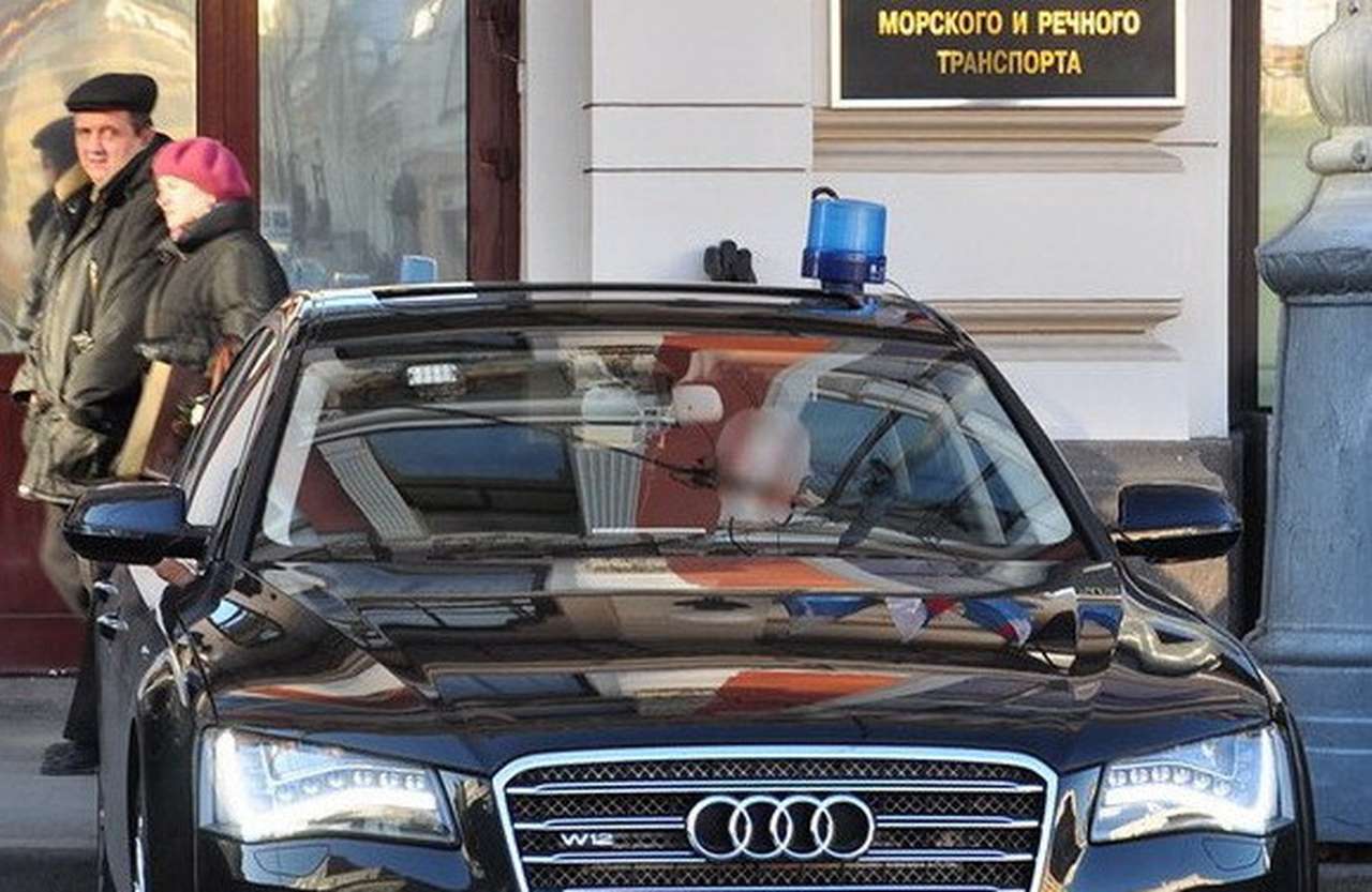 МВД РФ раскрыло в Росморречфлота махинации с Audi A8L 