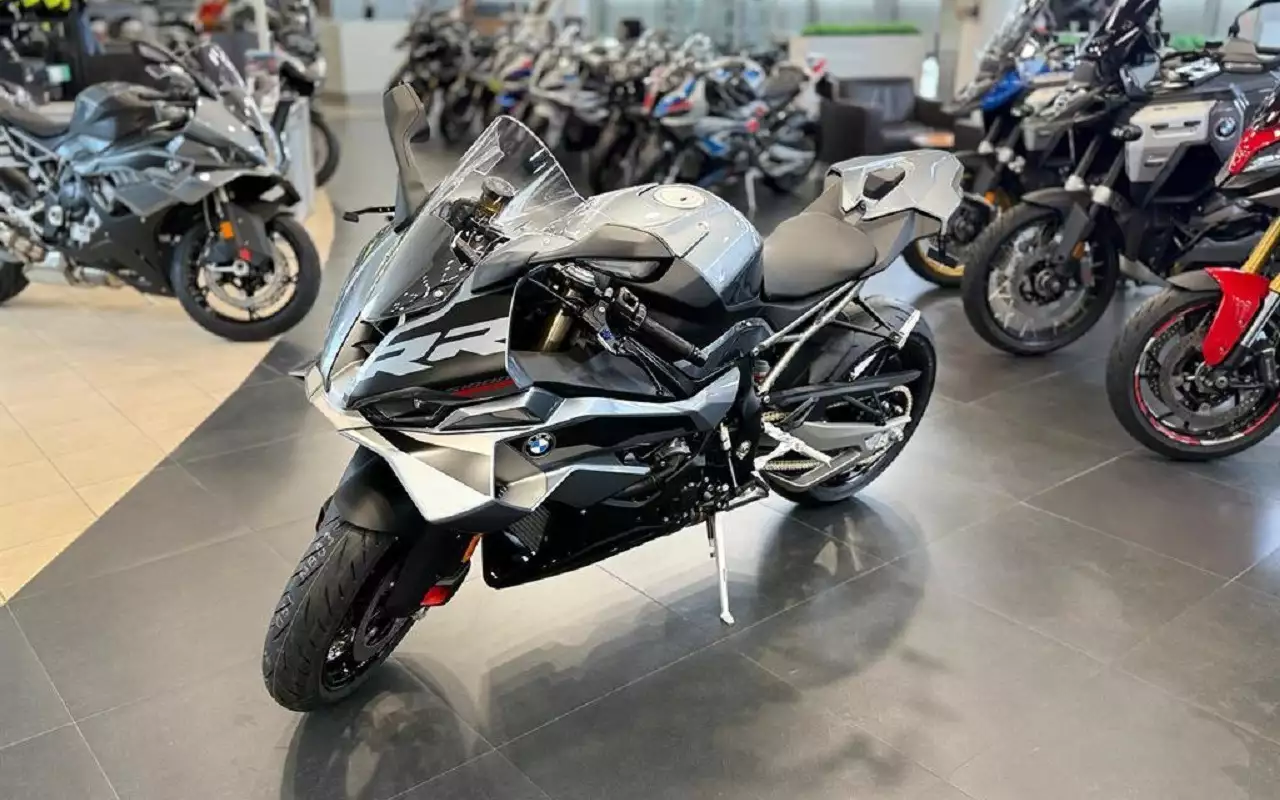 Гоночный байк сделали серийным — и запустили в продажу в РФ