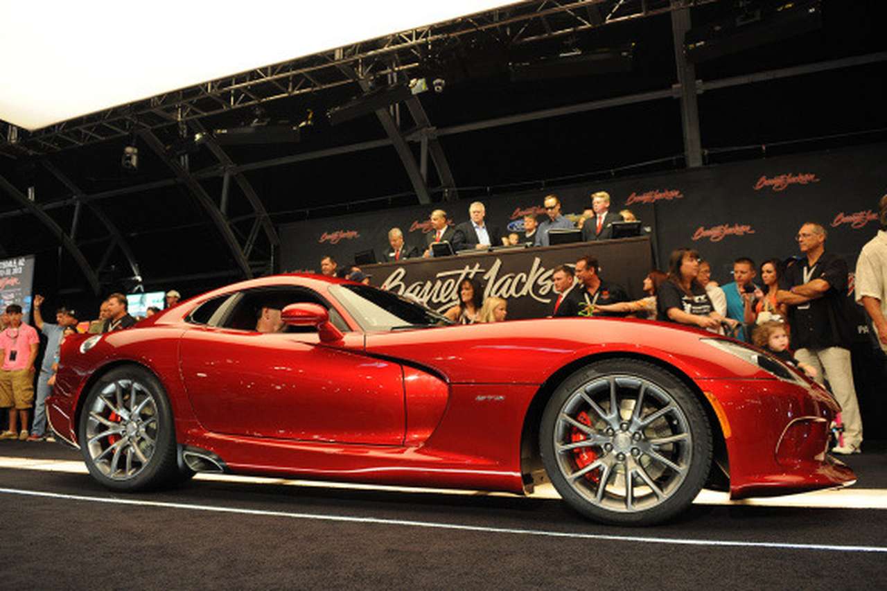 Первый суперкар SRT Viper ушел с молотка за $300 тысяч